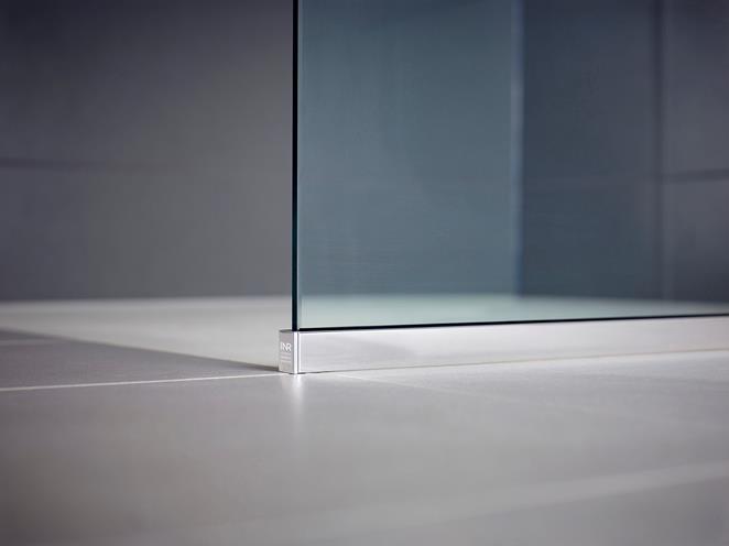 ARC Frame-skinne i blankpolert aluminium.

