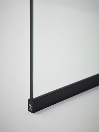 ARC Frame-skinne i matt svart.
