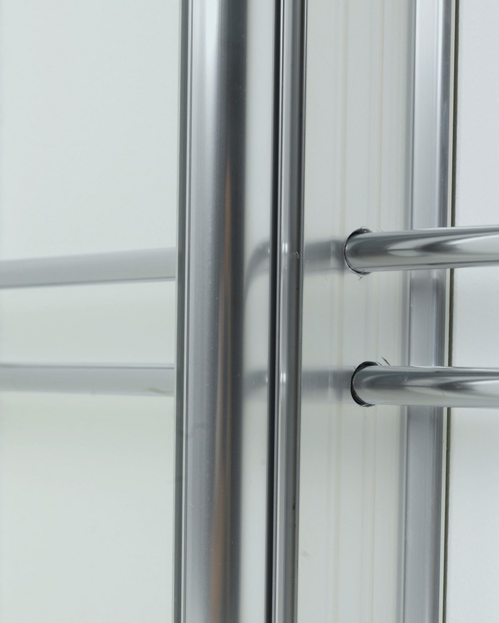 Alle LINC-veggprofiler har plass for rørgjennomføring opp til 35 mm fra veggen.