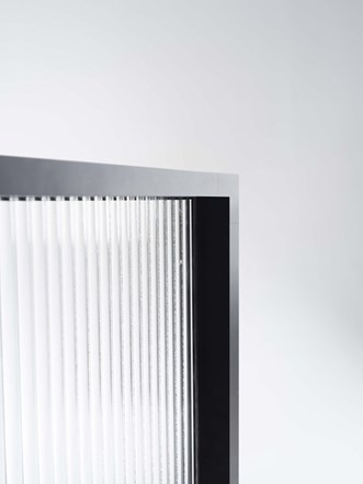 Dusjvegg EDGE i Onyx med glasset Sway.
