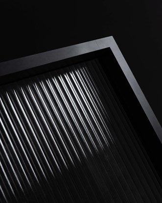 Dusjvegg EDGE i Onyx med glasset Sway.