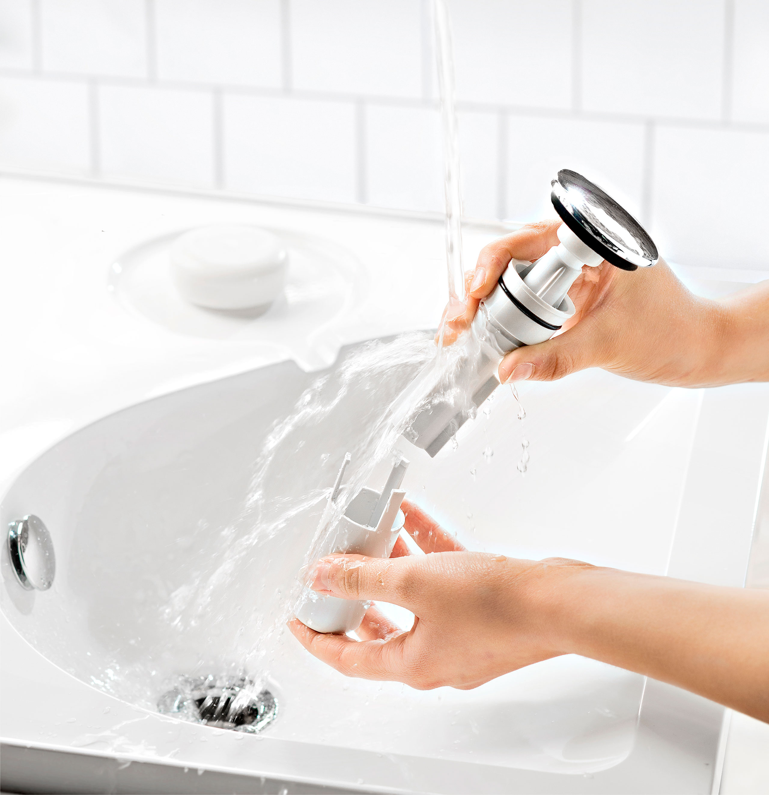 Vannlås Easy-Clean. Bare løft opp, skyll av og sett tilbake igjen. 