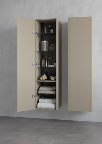 Høyskap GRAND Solid 40 i NCS S 4005-Y20R.
