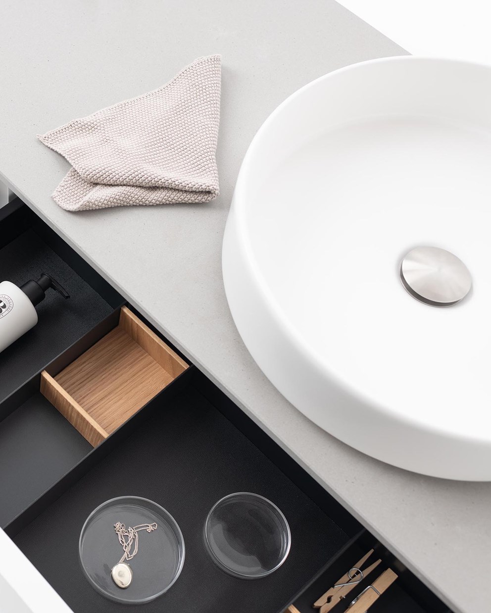 AIR Solid med benkeplate Raw Concrete.