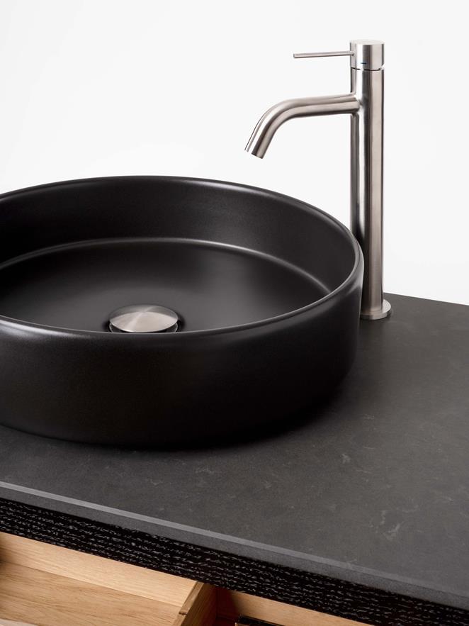 Servantbatteri Steel Voyage med Air Wood i Black Oak.
