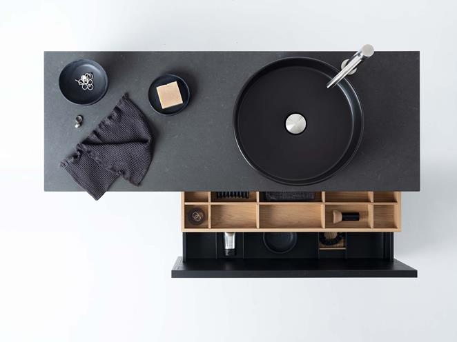 Air Wood 120 i Black Oak med benkeplate Raven.
