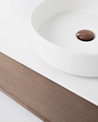 AIR Wood i Dark Oak sammen med Brushed Bronze.