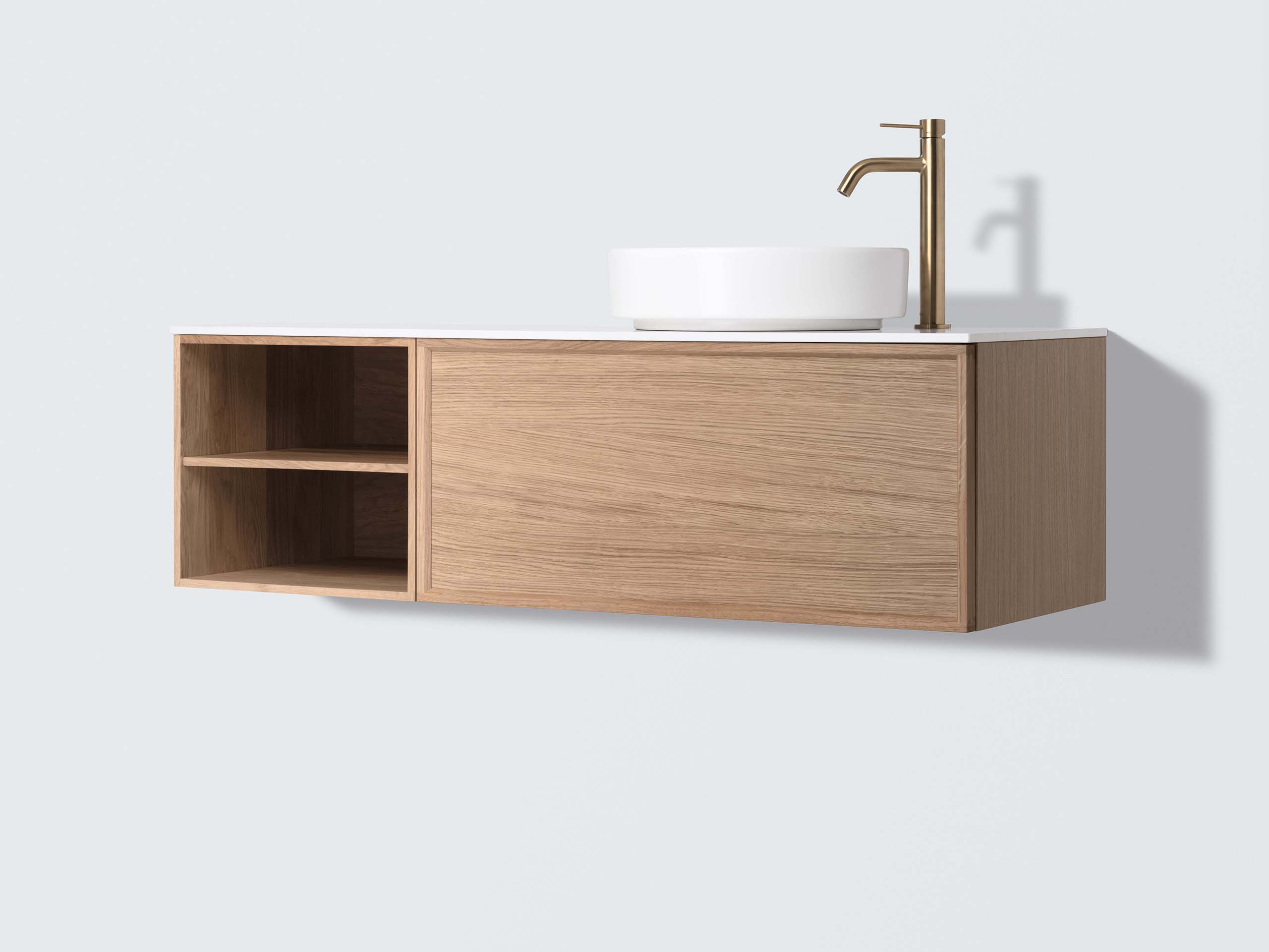 AIR Wood 120 C i Natural Oak sammen med Brushed Brass.

