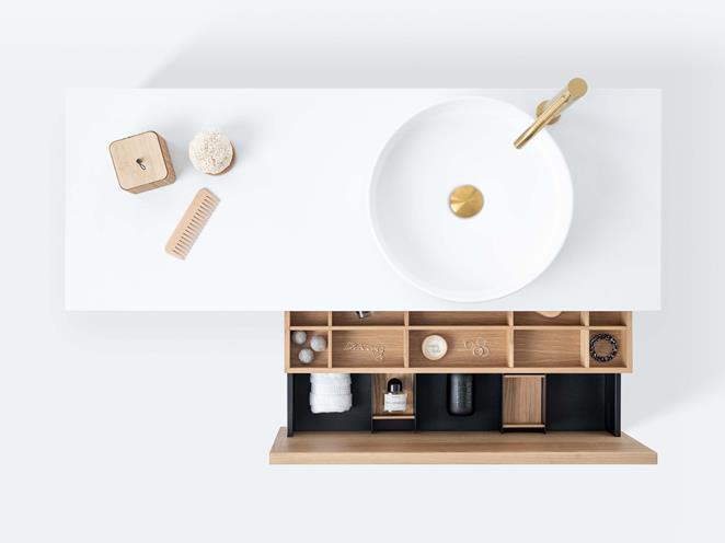Air Wood 120 C i Natural Oak med servantbatteri Steel Voyage i Brushed Brass.
