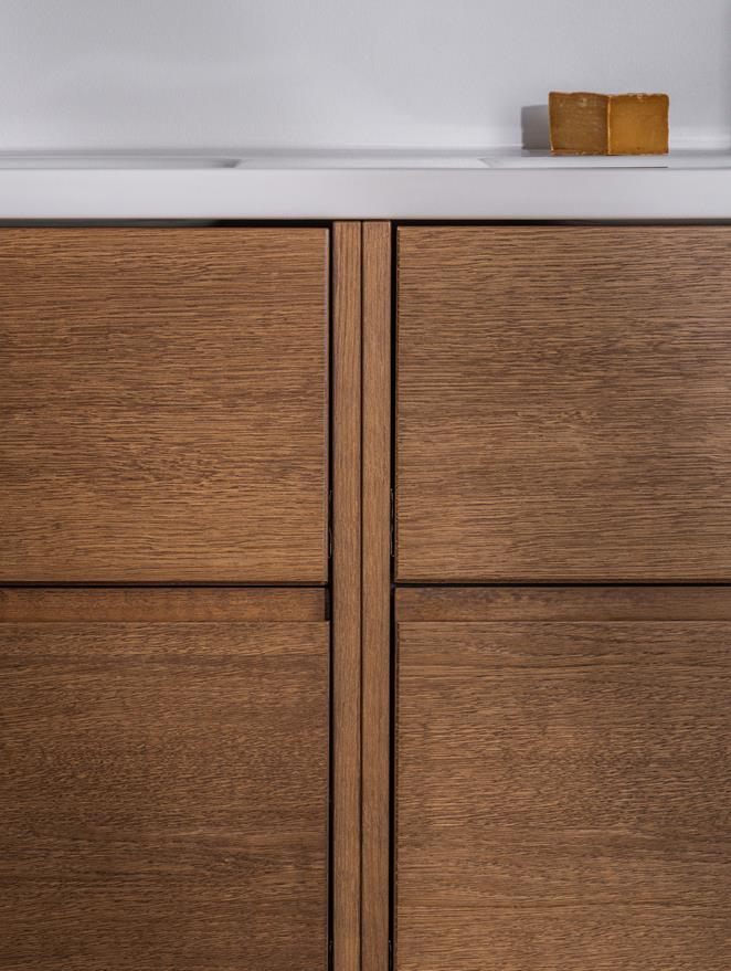 Servantskap Grand Grip 140 i Dark Oak.
