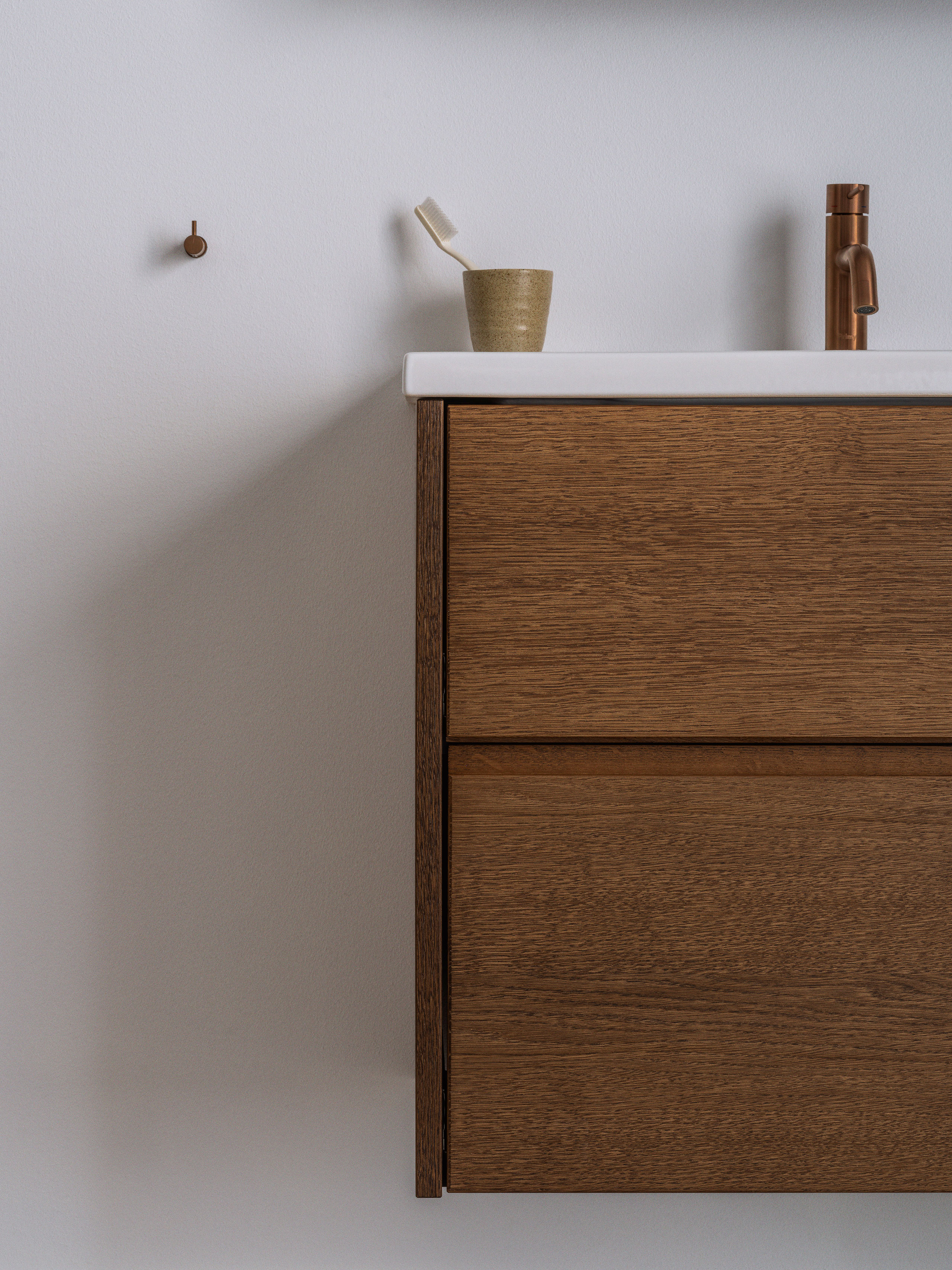 Servantskap Grand Grip 140 i Dark Oak.