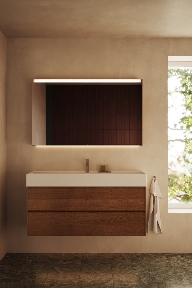 Servantskap Core Sense 120 i Dark Oak med servant Sharp og speilskap Stage Plus 120.