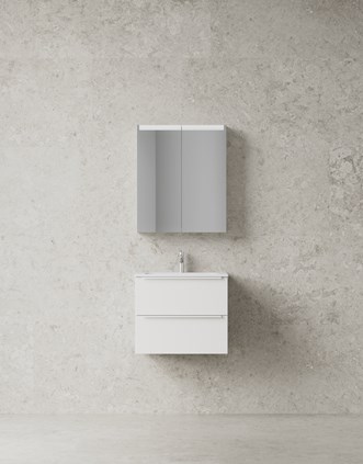 Core Avant 60 i Pure White med spegelskåp Stage 60 och Alvaret Ash 60x120.