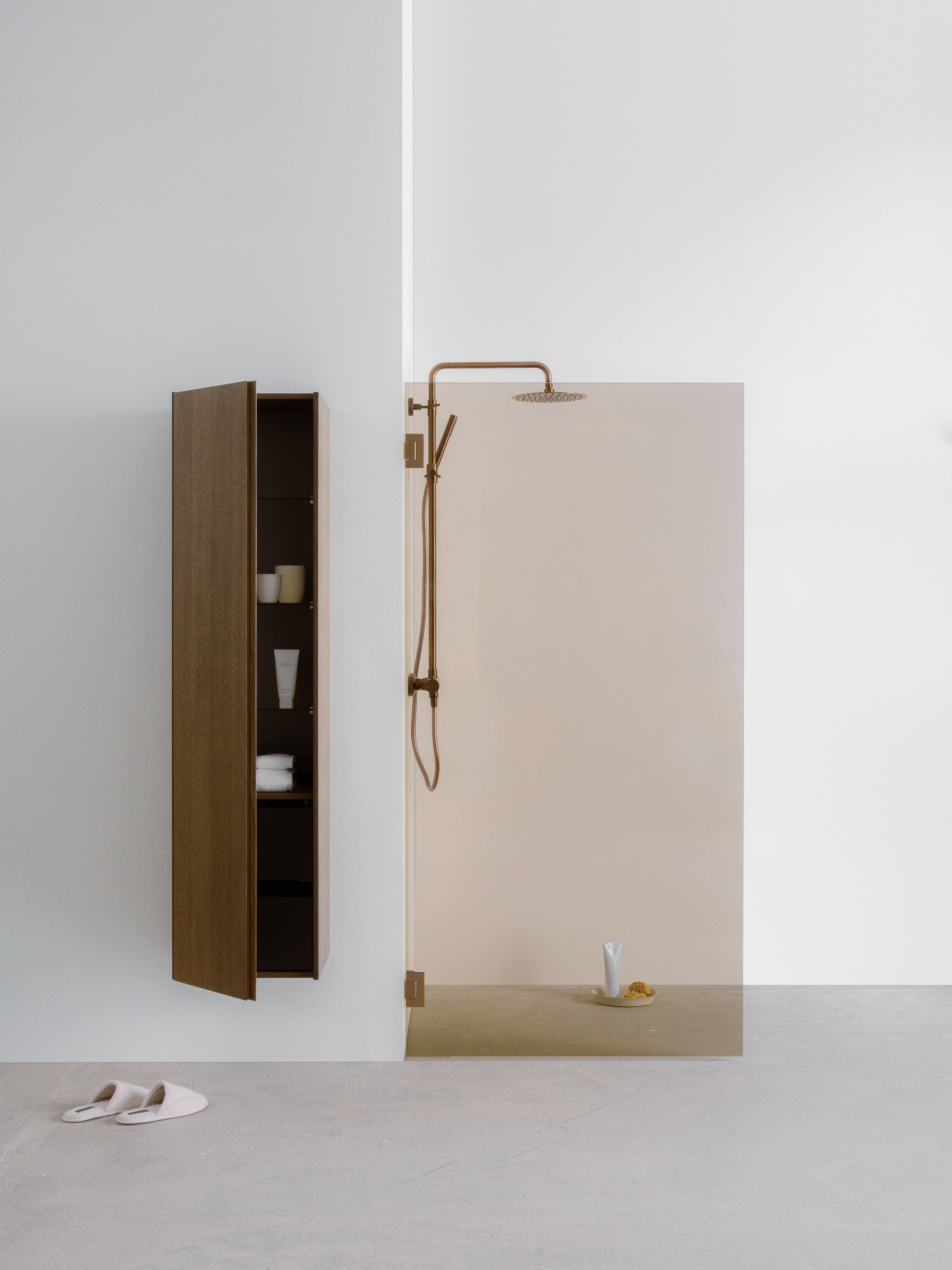 Dusjvegg Arc 19 Original i Bronze. Høyskap Grand Grip 40.