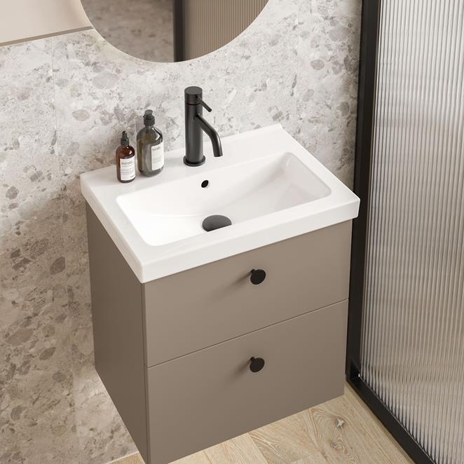 VISKAN Solid 50 i Earth (NCS S 5005-Y20R). Blandebatteri STEEL VOYAGE. Dusjvegg EDGE 20 Plus med glasset Sway.
