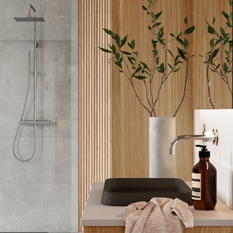 GRAND Solid 100 med LEVEL benkeplate Raw Concrete og matt svart vaskeservant.
