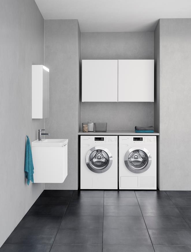 Servantskap VISKAN PRO Solid 60 i 'Premium White' med grep THIN. Vaskeservant i porselen. Servantbatteri CAUSAL i krom. Speilskap STAGE 60.
